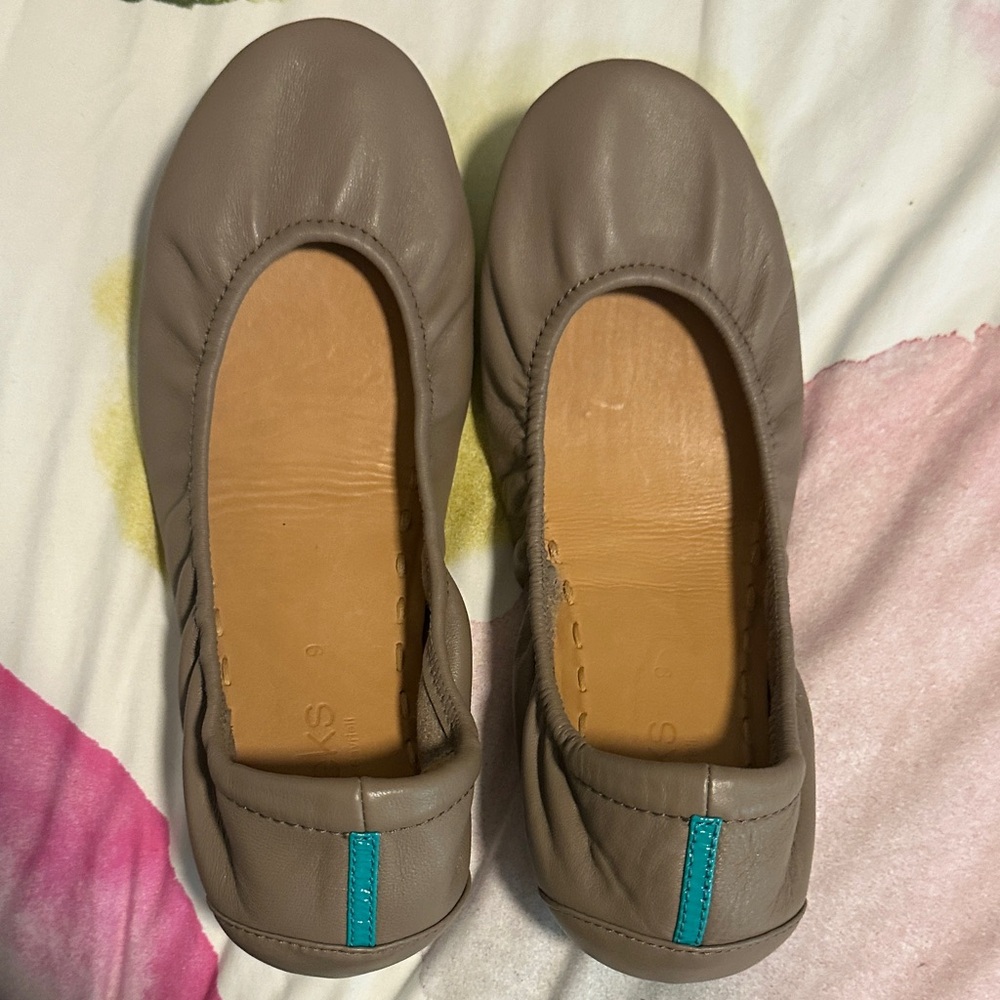 Tieks Taupe Leather Flats with Teal Accent